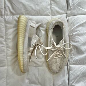 Yeezy boost 350 v2 in ‘bone’ sneakers